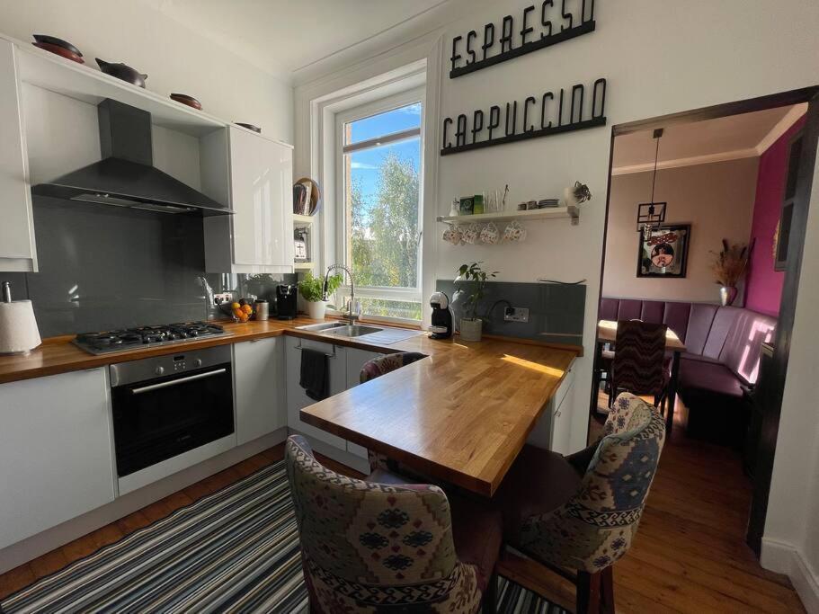 Traditional Apt Close To City Centre & Hampden Glasgow Exterior photo