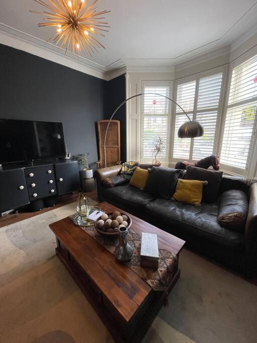 Traditional Apt Close To City Centre & Hampden Glasgow Exterior photo